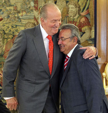 El Rey se despide de Manuel Hern&aacute;ndez de Le&oacute;n en su &uacute;ltima cobertura gr&aacute;fica. Foto: EFE/Borja Fot&oacute;grafos.